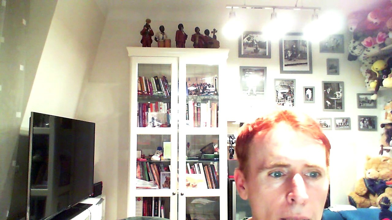 Wiwi égratigne "as tu bien regardé ma gueule"