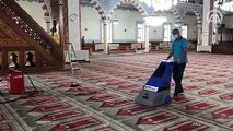 Yeniden ibadete açılacak camiler dezenfekte ediliyor