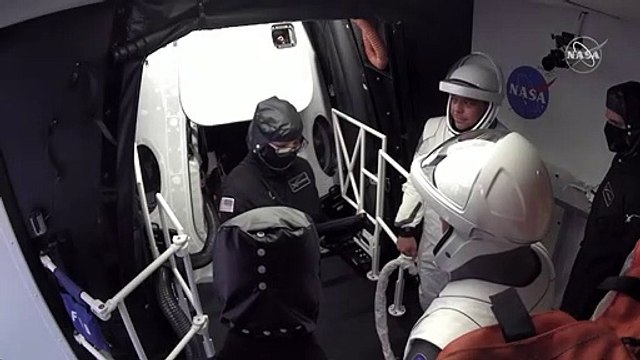 إرجاء إقلاع أول رحلة فضائية مأهولة لـ سبايس إكس بسبب رداءة الطقس