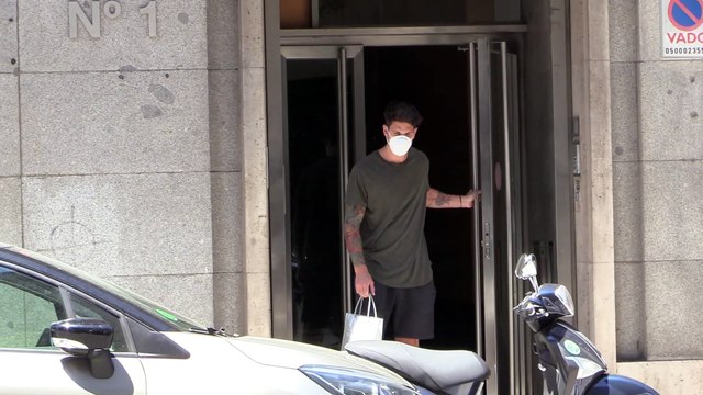 Diego Matamoros acude a una revisión tras su operación de abdominales