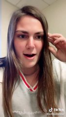 Video tuzlu suya konduğunda içinden iri böcekler çıkan çilekleri göstermiyor