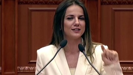 Video herunterladen: Rudina Hajdari i drejtohet Rames: Je bere si Gruevski