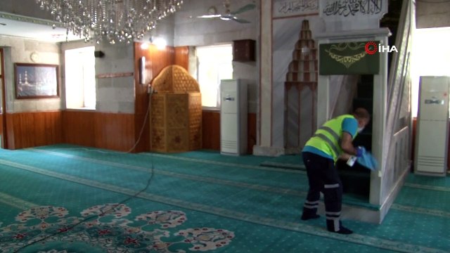 Kayseri'de ibadete açılacak camilerde hummalı çalışma