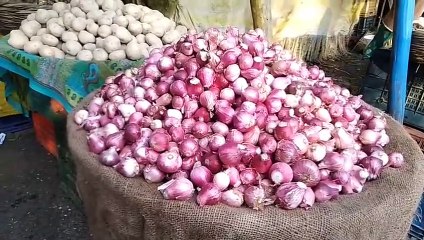 शाजापुर मंडी में प्याज हुआ 1.5 रुपये किलो, किसानों ने कहा लागत नहीं निकली