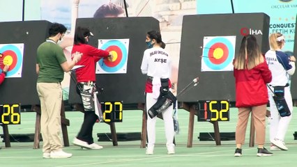 Télécharger la video: İhlas Koleji sporcuları, 8. Fetih Kupası’nda ter döktü