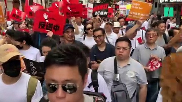 Hong-Kong: Trois députés éjectés du parlement avant le vote d'une loi pro-Pékin