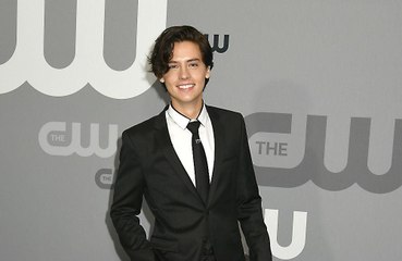 Cole Sprouse essaye de ne rien faire pendant le confinement