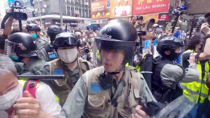 Скачать видео: Hong Kong police brutally throw young journalist to the ground before pepper-spraying him