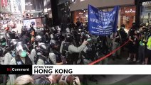هنگ کنگی‌های معترض به لایحه سرود ملی چین، یک مرکز خرید را اشغال کردند