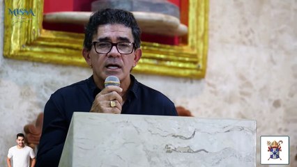 Pai de Grabriel Diniz se emocina na missa de um ano da morte do cantor