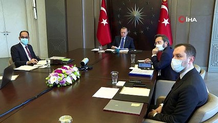 Gözler son dijital kabinede; masada sokak yasakları var