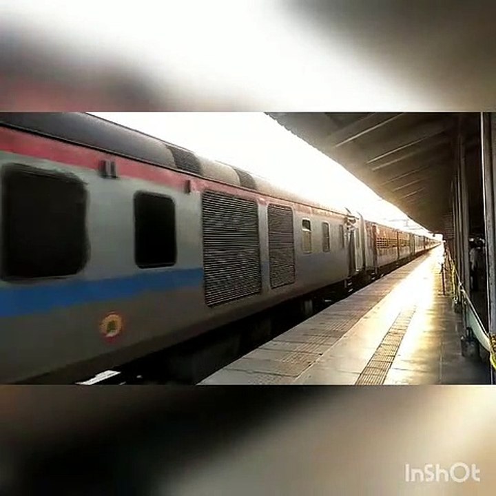 आर एस एस ने ट्रेन पर प्रवासी मजदूरों को वितरित किए खाने के पैकेट