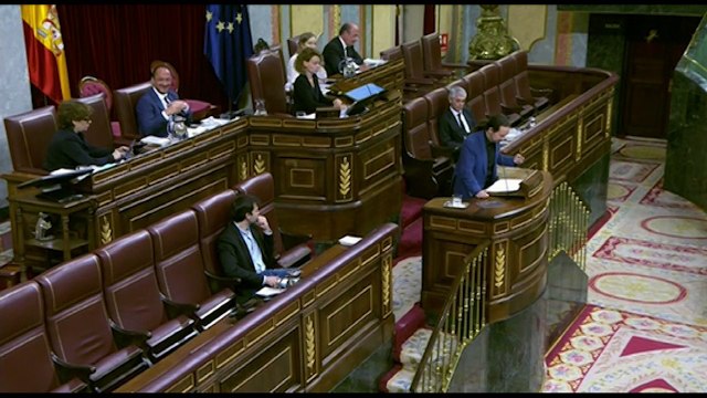 Iglesias carga contra los «grandes apellidos» pero tiene a un primo de Álvarez de Toledo en sus filas