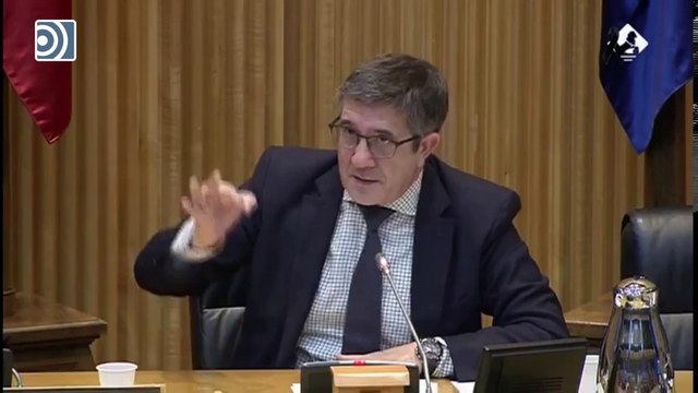 Bronca de Patxi López al comunista Enrique Santiago en la comisión de reconstrucción