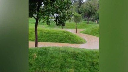 Ora News - Parku "Rinia" një Venecia e vogël pas shiut, mungojnë vetëm gondolat