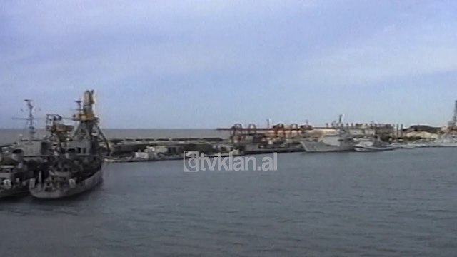 Kapet drogë në portin e Durrësit - (4 Maj 2000)
