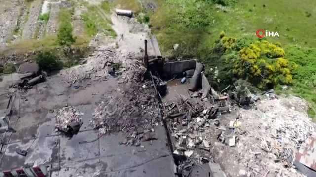 Başakşehir'de bir fabrikanın kazan dairesinde meydana gelen patlama sonrasında yangın çıktı. Olay yerine çok sayıda itfaiye ve sağlık ekibi sevk edildi.