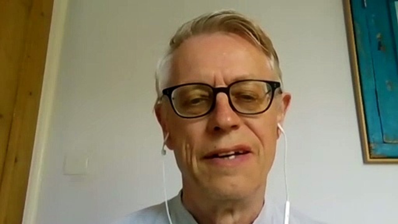 Robert West discusses Mr. Cummings' trip.