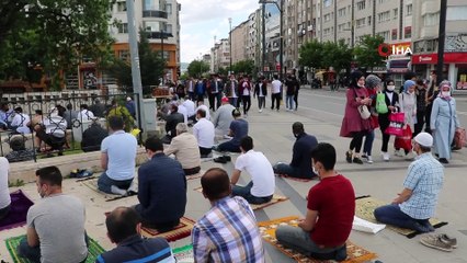 Üç medrese arasında görkemli Cuma