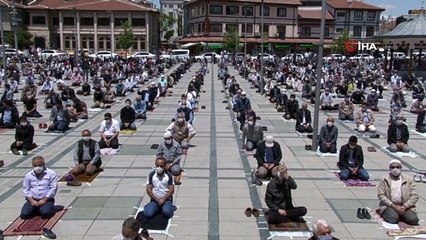 Konya’da normalleşme sürecinin ilk cuma namazı kılındı