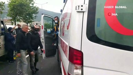 Kadın yola atladı, 5 araç birbirine girdi