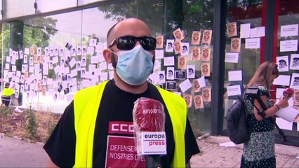 Download Video: Cerca de 200 trabajadores de Nissan protestan ante un concesionario de la marca