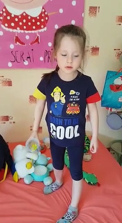 BABYGYM Défi bilboquet réussi pour Capucine