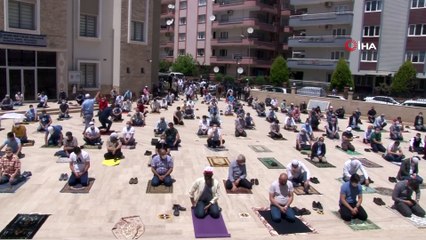 Cuma namazı sonrası vatandaşlar duygulu anlar yaşadı