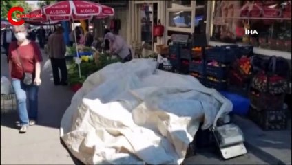 Şalvarın içinde doğurdu, tezgahın altına attı