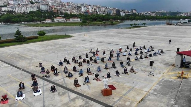 74 gün sonra ilk cuma namazı kılındı