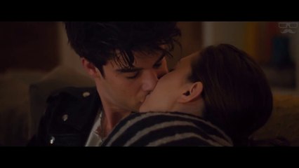 Alex Strangelove _ Kiss Scene (Madeline Weinstein and Daniel Doheny)