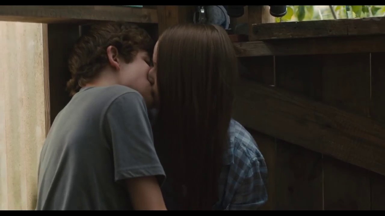 All Summers End  Kiss Scene (Tye Sheridan and Kaitlyn Dever)