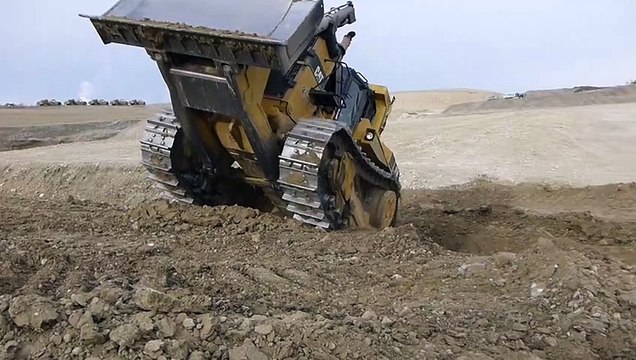 Big Bulldozer Crawling Up Almost Vertically | CAT D11R | Construction Equipment
