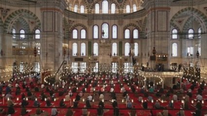 Turquía abre las mezquitas al rezo de viernes tras dos meses de pandemia