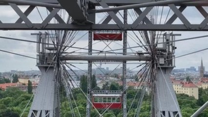 La Noria Gigante de Viena gira de nuevo como señal de la reapertura turística