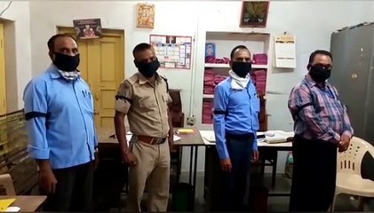 शामगढ़ कृषि उपज मंडी के कर्मचारी ने काली पट्टी बांधकर विरोध जताया