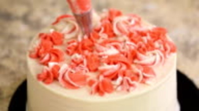 A Small-Town Bakery Owner Made 800+ Free Cakes for Graduating High School Seniors