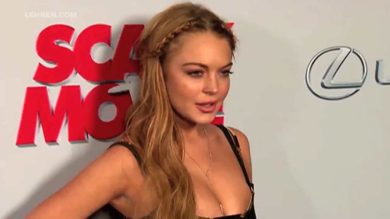 WHAT Lindsay Lohan Begs For Taylor Swifts Attention During Live Stream