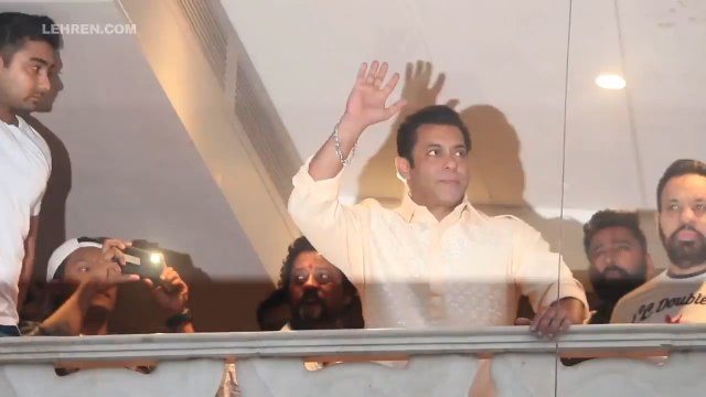 Fans Go CRAZY As Salman Khan Waves At Crowd Gathered Outside His House On Eid