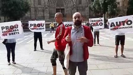 Marcel Mauri a l'acció sorpresa d'Òmnium Cultural davant la catedral de Barcelona