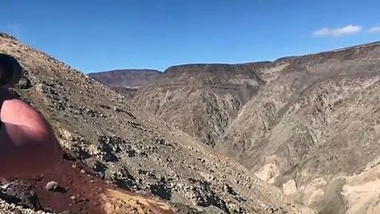 Impressionnant : ils filment des avions de chasse dans un canyon !