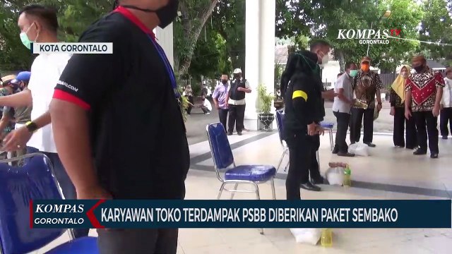 Karyawan Toko Terdampak PSBB Diberikan Paket Sembako