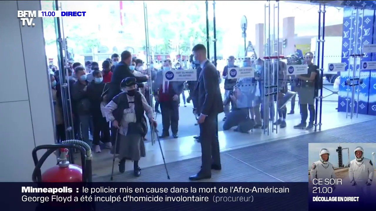 Paris: après presque trois mois de fermeture, les Galeries Lafayette rouvrent leurs portes