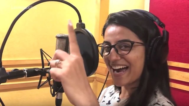 Pawan Singh Ke Baad Akshara Singh Ne Bhi PM Modi Ke Liye Gaaya Gaana