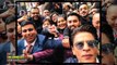 Shah Rukh Khans Adorable Gesture After He Gets Mobbed By Fans In Australia