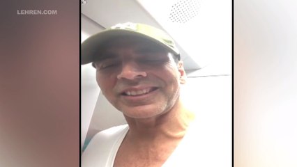 Akshay Kumar Takes Crowded Metro Ride And Nobody Recognises Him