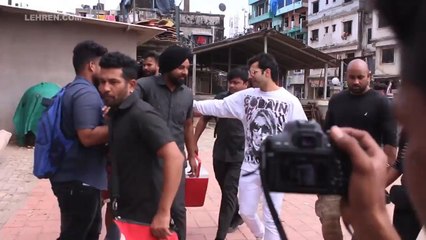 Varun Dhawan's Kind Behaviour Towards Fans