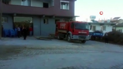 Hataylı şehidin evine dev Türk bayrağı asıldı