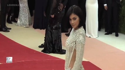 Kylie Jenner Sings ‘Rise And Shine’ At Christmas Party Leaving Everyone In Splits!
