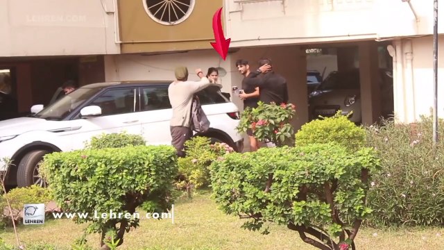 Sushant Singh Rajput Captured Going Inside Rhea Chakraborty's Residence